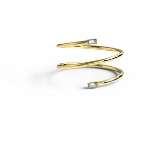 Bague élégante en or plaqué 18 carats avec spirale enroulée et diamant baguette, bague empilable minimaliste, cadeau de bijouterie fine - Product Image 1