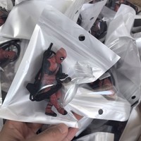 Bewegliche Actionfigur als Autospiegel-Dekoration, Mini-Modell-Spielzeug mit Rückblick-Pose, Einzigartige Auto-Dekoration, Geschenk für Feiertage