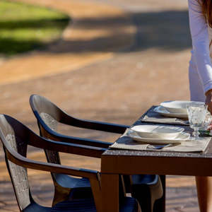 Set di 6 Sedie da Giardino in Plastica Contemporanee Impilabili, Resistenti alle Intemperie e con Filtro UV - Product Image 6