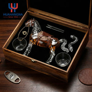 Ensemble de carafe à whisky en forme de cheval de 1000 ml avec 2 verres à whisky old fashioned dans un coffret cadeau en bois pour bourbon, whisky, scotch, <span class=keywords><strong>rhum</strong></span> - Product Image 2