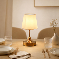 Lampe de table en métal doré de style nordique avec abat-jour en tissu, lampe de bureau LED à intensité variable pour la table de chevet de la chambre à coucher