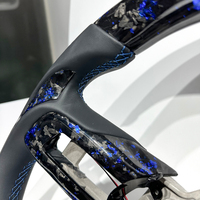 Vente directe d'usine de volants en fibre de carbone bleue forgée de style course avec LED, adaptés aux Ford Mustang GT 2015-2024
