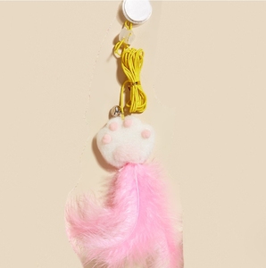 Jouet interactif pour chat en forme de patte de chat en peluche, avec ventouse, cordon élastique, plumes et clochette, très populaire - Product Image 2