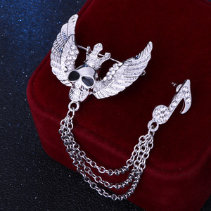 Broche de ala de calavera retro euroamericano con baño de aleación, pin de cadena con borlas audaces para hombre, accesorios de <span class=keywords><strong>Halloween</strong></span>, corsage al por mayor - Product Image 2