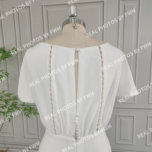 Fotos reales <span class=keywords><strong>de</strong></span> alta calidad Simple cuello barco suave satén vestido <span class=keywords><strong>de</strong></span> <span class=keywords><strong>novia</strong></span> elegante mujer manga corta vestido <span class=keywords><strong>de</strong></span> <span class=keywords><strong>novia</strong></span> con botón <span class=keywords><strong>de</strong></span> perlas - Product Image 5