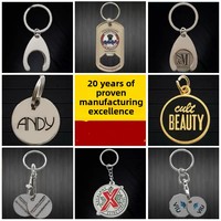 Porte-clés personnalisé en alliage d'aluminium avec logo tendance, sérigraphie argentée et gravure sur mesure en forme de gant de boxe