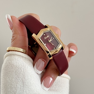 Montre-bracelet pour <span class=keywords><strong>femme</strong></span> Scottie 9851, style rétro de luxe, mouvement à quartz étanche, bracelet en cuir véritable, cadeau - Product Image 1