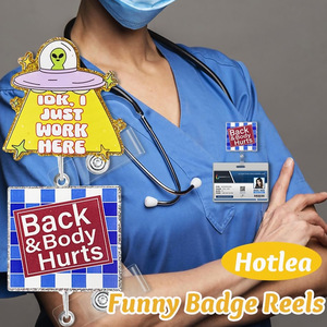 Accesorio de Acrílico con Purpurina de Estilo Moderno con Tema Médico Rosa para Portacredenciales, Accesorios para Enfermeras - Product Image 5