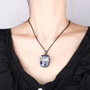 Collar Clásico con Colgante Grande de Circonita Cúbica Antideslustre, Imitación Esmeralda Cuadrada de 20*28mm, para Mujer, Aniversario de Bodas - Product Image 5