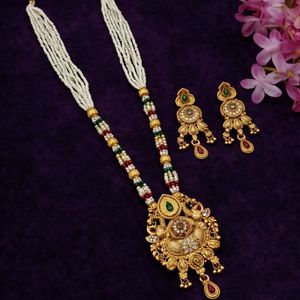 Ensemble de collier long traditionnel en argent oxydé : Bijoux ethniques en métal noir tendance pour femmes et filles - Product Image 1