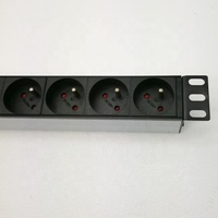 PDU Basique Haute Qualité 220V/16A, 8 Prises Françaises, Câble d'Alimentation de 1,8 m
