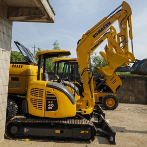 Excavadora de cadenas pequeña Komatsu PC40MR de segunda mano con pocas horas de trabajo para construcción urbana, paisajismo y trabajo agrícola - Product Image 5