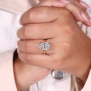 خاتم خطوبة من الذهب الخالص عيار 14 أو 18 قيراط مع ألماس مختبري بيضاوي الشكل CVD بوزن 3 قيراط وتصميم هالة مخفية للنساء - Product Image 2