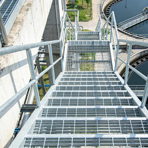 Piastre Antiscivolo a Denti per Scale in Impianti di Trattamento delle Acque Reflue - Product Image 1