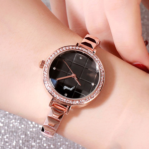 Reloj de pulsera creativo con diseño de cuadros en oro rosa, moderno reloj de cuarzo. - Product Image 2