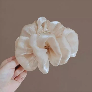 Pince à cheveux élégante en tissu effet nuage de soie, grande pince requin pour femme - Product Image 5