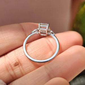 Anillo de Diamante Cultivado en Laboratorio de Primera Calidad con una Claridad Impresionante y un Engaste Único, Elaborado como un Símbolo Eterno de la India - Product Image 5