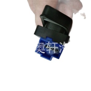 สวิตช์ล็อคประตูกลางแบบกด รุ่น 1K0962125B ใช้ไฟ DC 12V ทำจากพลาสติก - Product Image 1