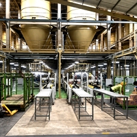 Ligne de production de poudre détergente industrielle avec pesage automatisé des matériaux liquides