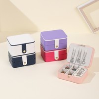 Boîte à bijoux portable carrée simple en cuir PU avec fermeture à bouton-pression, organiseur de voyage multicouche pour bagues et boucles d'oreilles