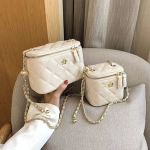 Mini <span class=keywords><strong>sac</strong></span> à bandoulière carré tendance en PU souple <span class=keywords><strong>avec</strong></span> chaîne losanges et doublure en polyester, à sangle unique pour femme - Product Image 5