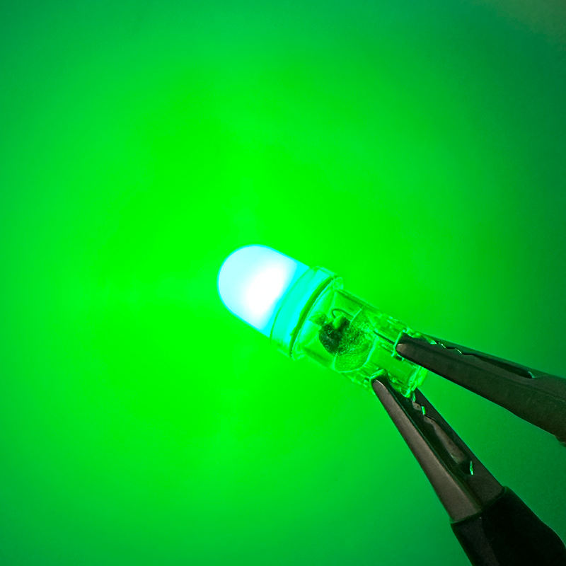 สีเขียว