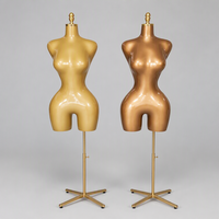 Mannequin de vitrine femme, buste doré mat, demi-corps, avec support pour merchandising visuel en boutique de mode