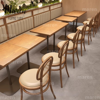 Collection de meubles en bois sur mesure pour restaurants et hôtels : banquette de rangement, ensemble table et chaises, canapé, banc