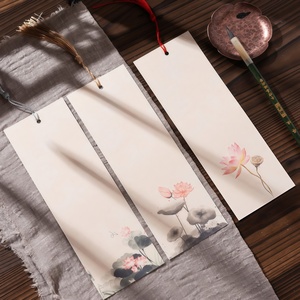 Étiquettes suspendues personnalisées pour les marques de vêtements, utilisant du papier cartonné épais blanchi comme étiquette de vêtement de luxe avec dorure à chaud - Product Image 4