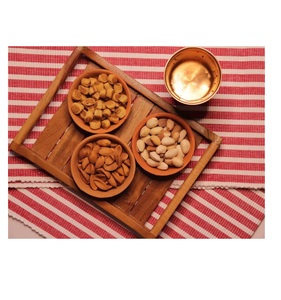 Plateau de service en bois d'excellente qualité avec poignées, plateau en bois massif durable pour aliments, thé, café et usage domestique, disponible à la vente - Product Image 1