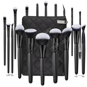Daily Queen & E-L-F: Set de Brochas de Maquillaje Veganas Nano Negras de Alta Calidad para Rostro, Ojos y Delineador - Product Image 4