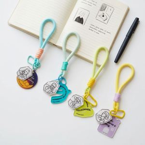 Llavero de acrílico transparente con cordón de color y hebilla de escalada, modelo nuevo personalizado - Product Image 1