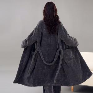 Pabrik grosir ukuran besar timbul bergaris jubah panjang menebal mantel mandi hangat mode mewah kasual musim gugur musim dingin pakaian rumah - Product Image 2