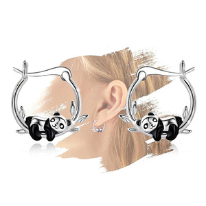 Orecchini a Forma di Panda per Donne, Gioielli Minimalisti Ispirati agli Animali - Product Image 2