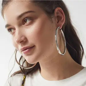 골드 실버 컬러 스테인레스 스틸 스레드 기하학적 미니멀리스트 스타일 여성 숙녀 대형 후프 귀걸이 - Product Image 1
