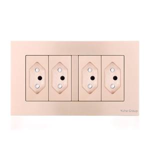 Enchufe de Pared Doble con Panel Táctil de Tres Tomas, Estándar Brasileño, Material para PC, con Protección IP20 - Product Image 3