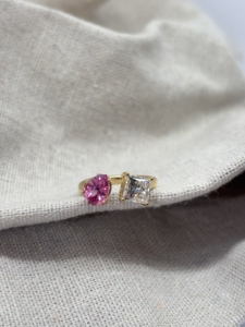 แหวนเงินแท้ 925 ประดับเพชรซิคอนจาก UM Jewelry ดีไซน์ทันสมัย เรียบง่าย เหมาะสำหรับใส่ทุกวัน งานแต่งงาน งานหมั้น งานครบรอบ หรือเป็นของขวัญในงานปาร์ตี้ - Product Image 4