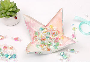 Petite boîte cadeau en forme <span class=keywords><strong>de</strong></span> pyramide triangulaire pour bonbons et chocolats avec ruban pour les invités <span class=keywords><strong>de</strong></span> mariage - Product Image 5