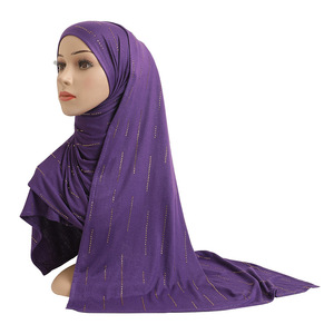 Pañuelo de Verano para Mujer H205 de Algodón Modal Mercerizado de Color Liso con Estampado Dorado de Diamantes de Imitación y Diseño de Caballo, Protección Solar - Product Image 2