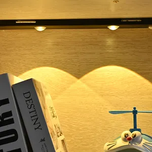 Banqcn - Iluminação interna ultrafina portátil sem fio para armários, LED ajustável com sensor de olho de gato, luz de alumínio para armários