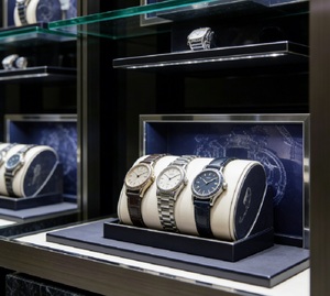 Vetrina Espositiva di Lusso a Più Livelli per Orologi, Espositore in Vetro di Alta Gamma per Negozi di Orologi con Base in Marmo per Retail di Lusso - Product Image 3