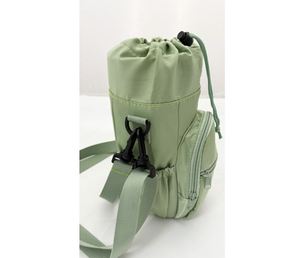 Sac isotherme personnalisé en polyester pour bouteille d'eau avec poignée et bandoulière, facile à transporter pour les sports de plein air, la marche et la randonnée - Product Image 6