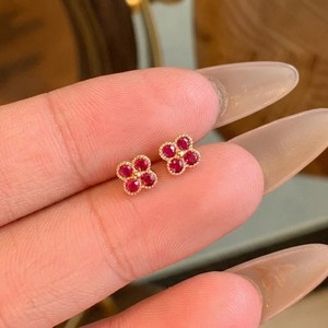 Pendientes de Oro Sólido de 18K Xinfly con Rubí Natural de Mozambique Rojo Sangre de Paloma AU750, Diseño Trébol Vintage Milgrain para Boda y Uso Diario - Product Image 2