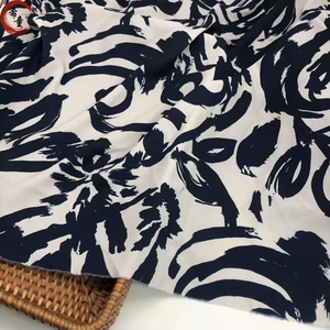 Tela inclinada de caballería satinada con estampado floral de poliéster suave de la mejor calidad de gama alta <span class=keywords><strong>para</strong></span> tela de vestido o camisas - Product Image 4