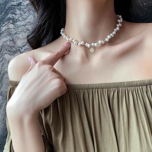 Collier de perles d'eau douce naturelles pour femme, modèle 2025, design discret, forme ondulée irrégulière, expérience sensorielle de luxe - Product Image 5