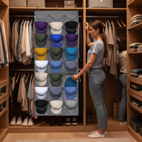 Organisateur de casquettes de baseball à suspendre sur la porte avec 24 poches profondes transparentes pour afficher votre collection et livré avec 3 crochets à suspendre sur la porte