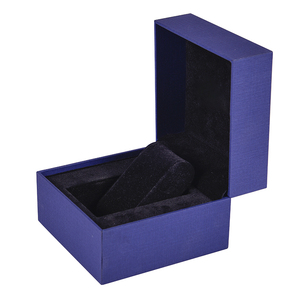 Estuche de regalo para reloj de plástico con diseño cuadrado inteligente y sencillo, caja protectora portátil, accesorios de almohada hechos a mano personalizados, OEM - Product Image 1