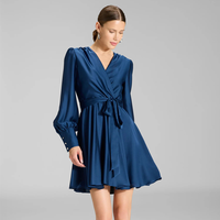 Robe Courte Décontractée pour Femme, Col en V, Manches Longues Lanterne, en Satin Bleu Marine Uni avec Ceinture à Nouer, Vente en Gros Personnalisée