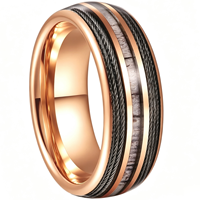 Bague martelée pour homme de 8 mm de Cheng Jewelers, en tungstène plaqué noir, avec incrustation de corne de cerf et de cordes de guitare dorées, pour fiançailles