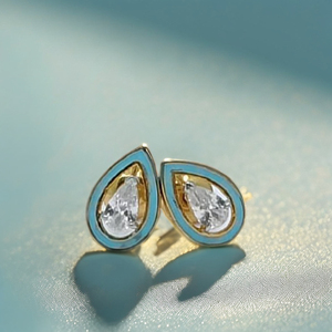 ต่างหูเพชรทรงหยดน้ำทองคำ 22K ดีไซน์หรูหรา ขอบเคลือบสีน้ำเงิน เครื่องประดับมินิมอลทันสมัยสำหรับผู้หญิง สวมใส่ได้ทุกวัน - Product Image 2